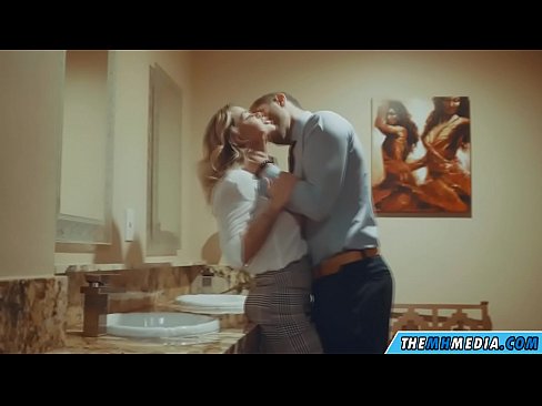 ❤️ Meta blonda busty seduces f'kamra tal-banju pubbliku ❌ Porn Russu fil-porn mt.hochu-sex-tomsk.ru